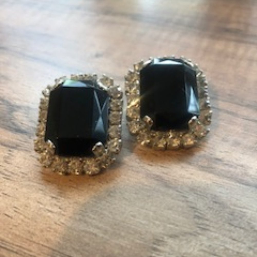STUNNING CLIP ON EARRINGS - Picture 2 of 2